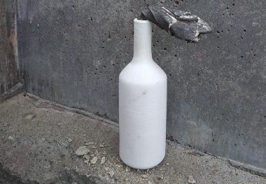 Momentum, 2025 (marmori ja pronssi,18 x 31 x 10 cm)